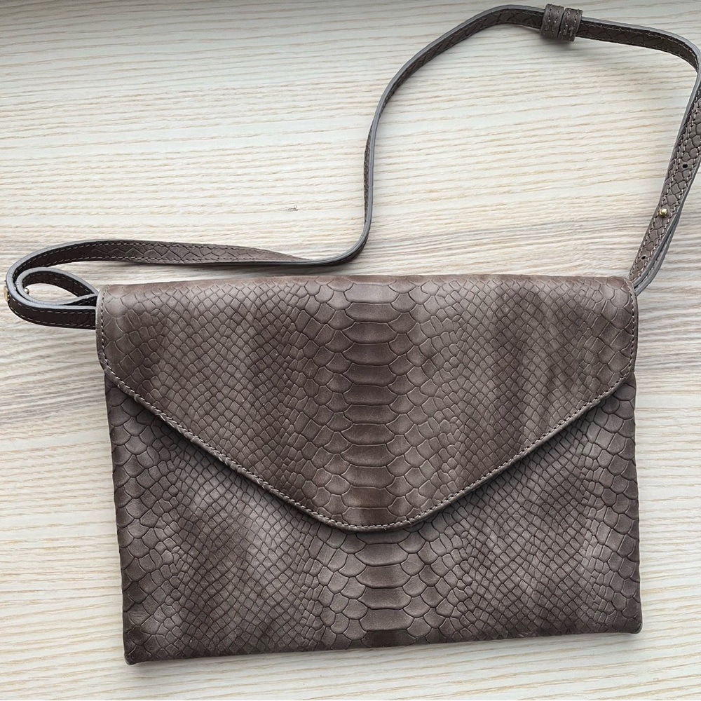 EUC Gigi New York Brown Leather Envelope Purse